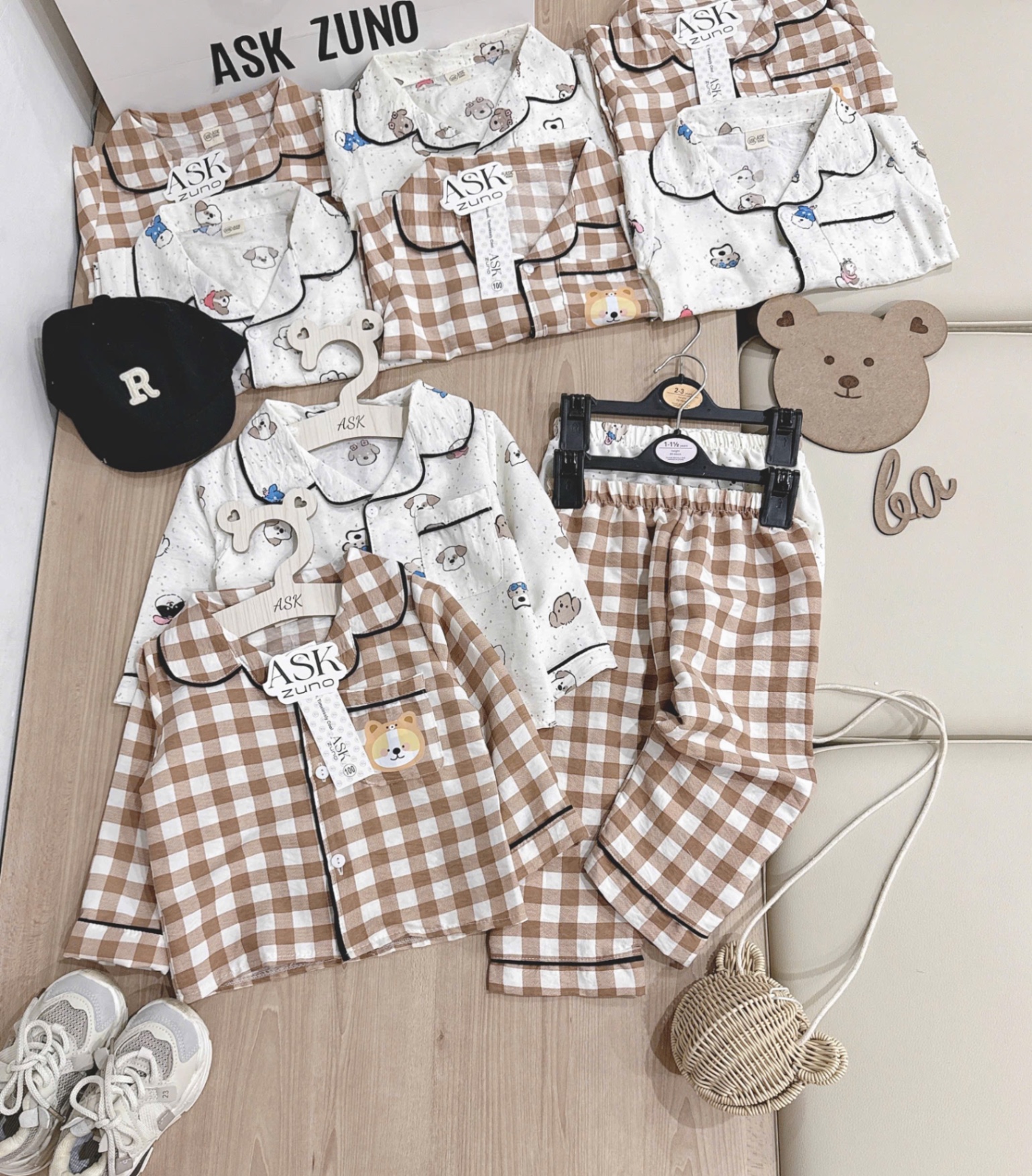 T901 - SET 2 BỘ PYJAMA BÉ TRAI DÀI TAY GẤU nâu kẻ trắng