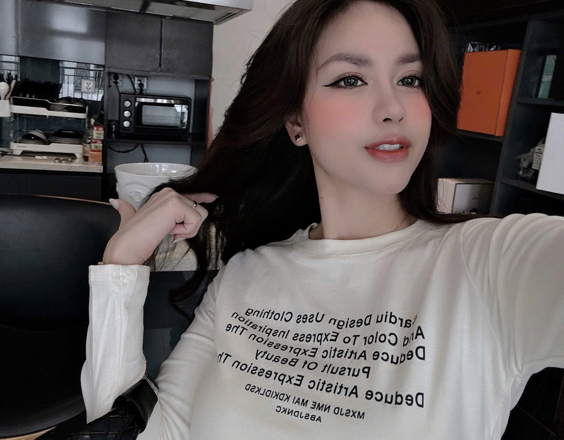 ANU297 - SET 2 ÁO NỮ DÀI TAY IN CHỮ đen trắng