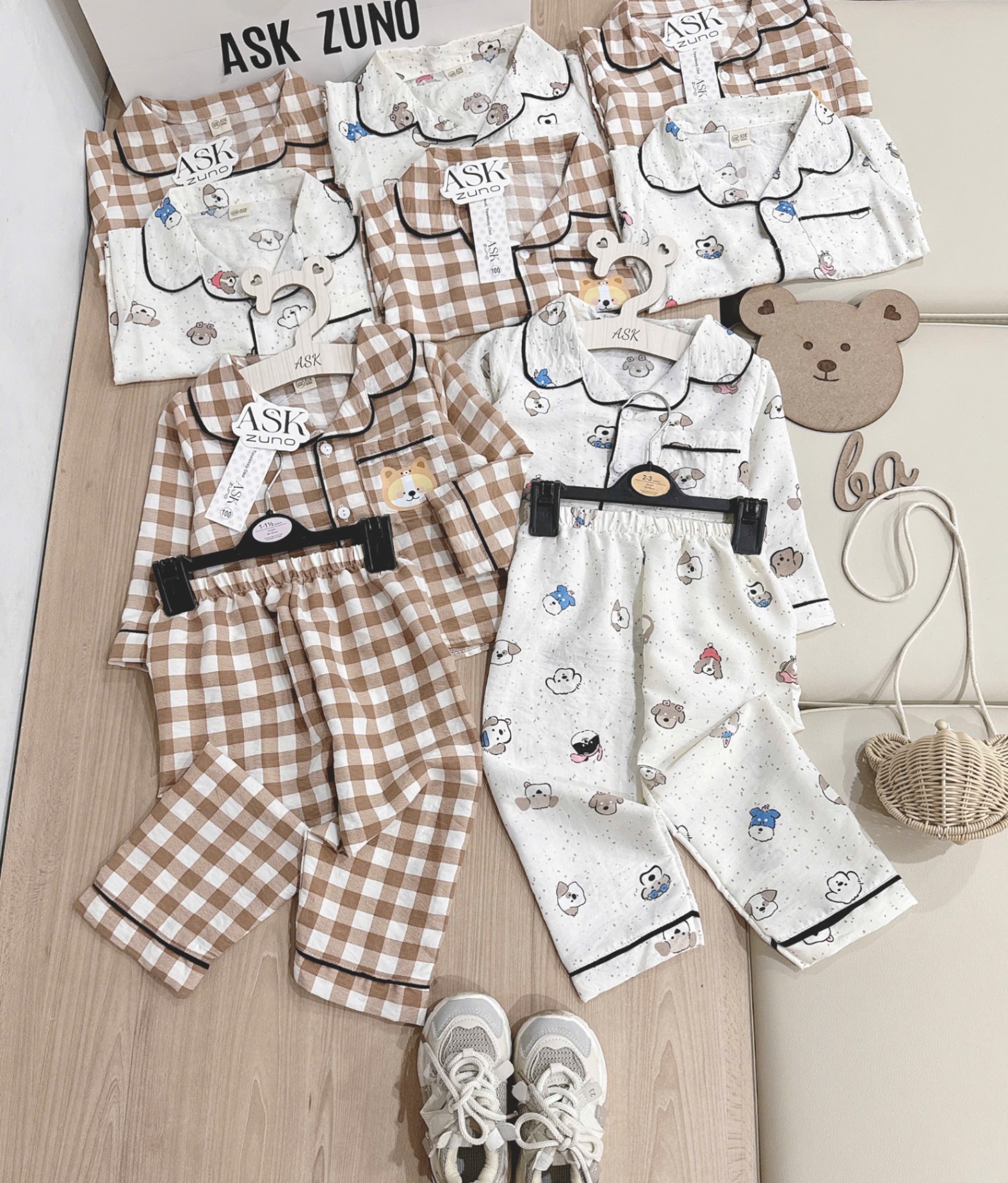 T901 - SET 2 BỘ PYJAMA BÉ TRAI DÀI TAY GẤU nâu kẻ trắng