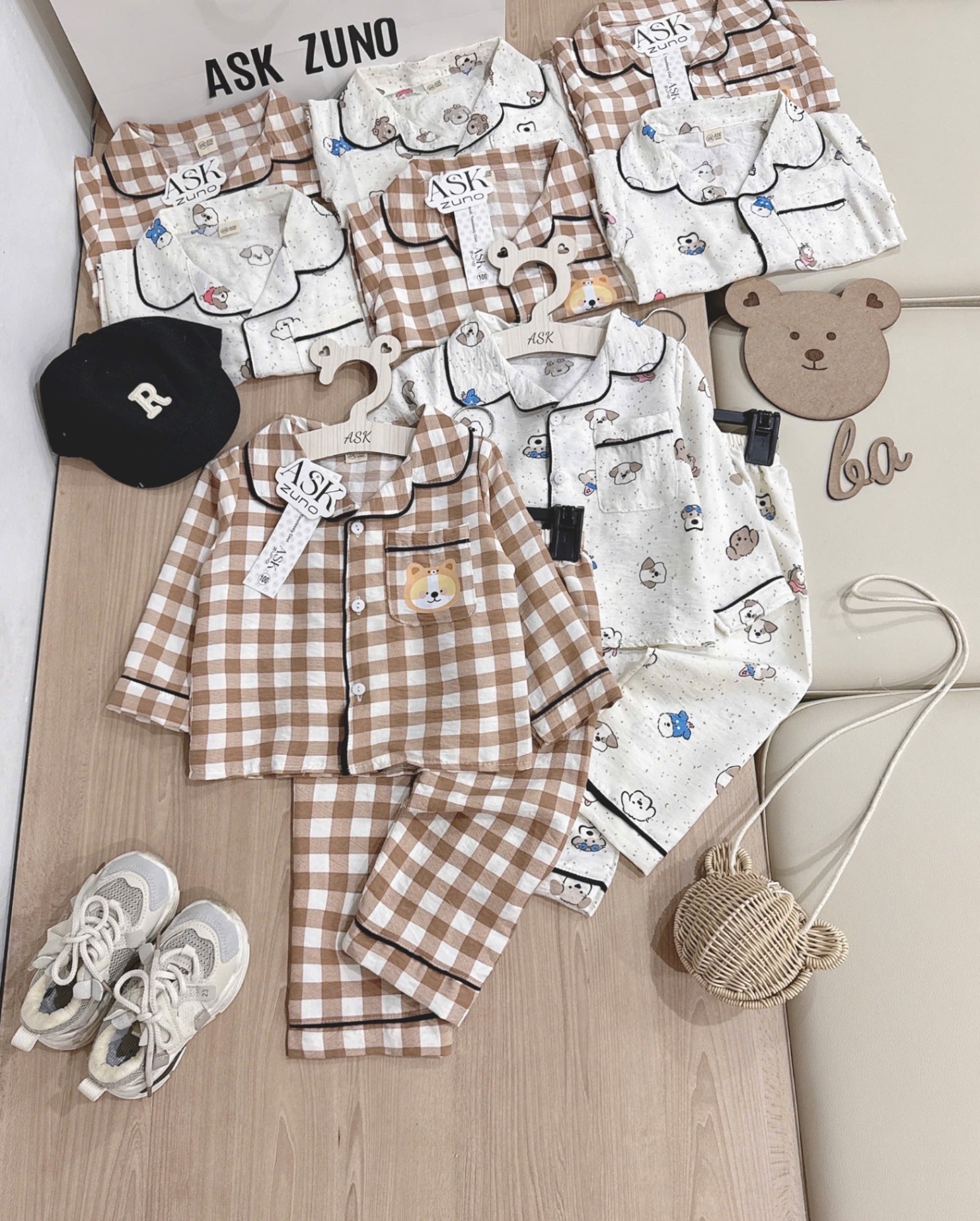 T901 - SET 2 BỘ PYJAMA BÉ TRAI DÀI TAY GẤU nâu kẻ trắng