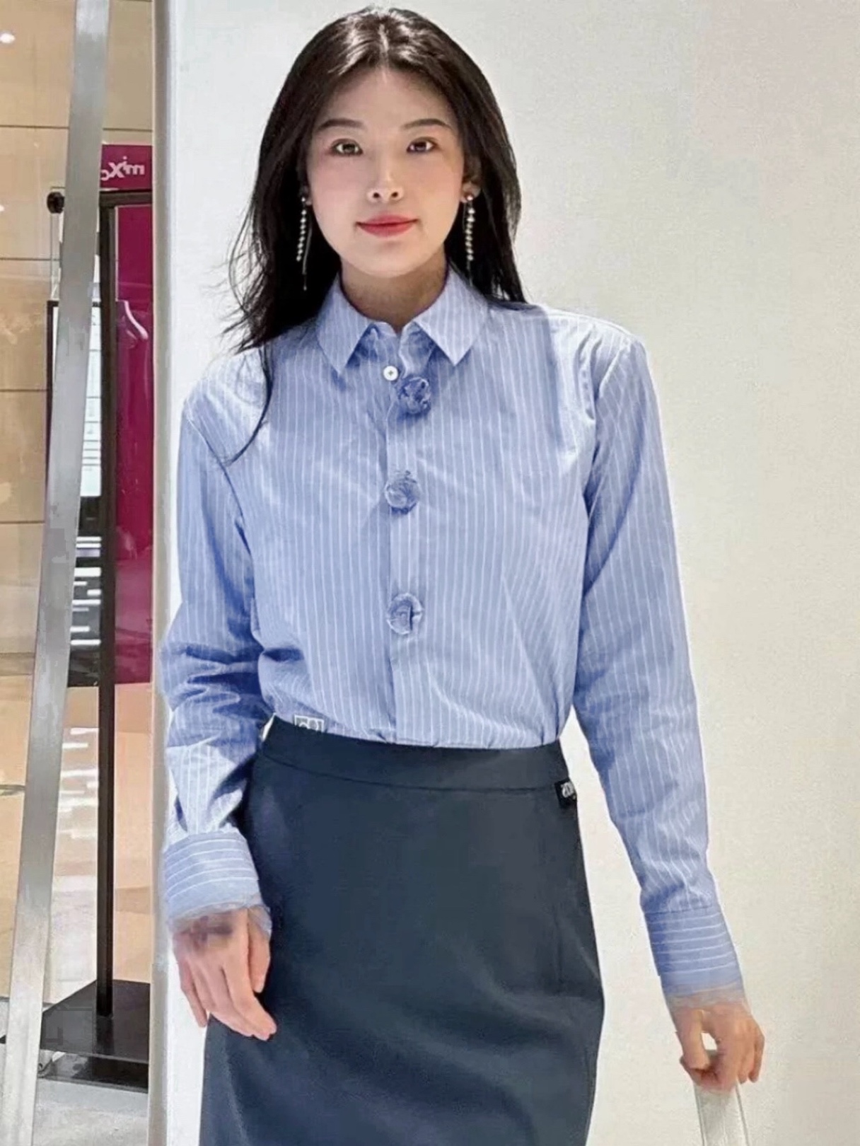 ANU303 - ÁO SƠ MI NỮ XANH SỌC ĐÍNH HOA DÀI TAY