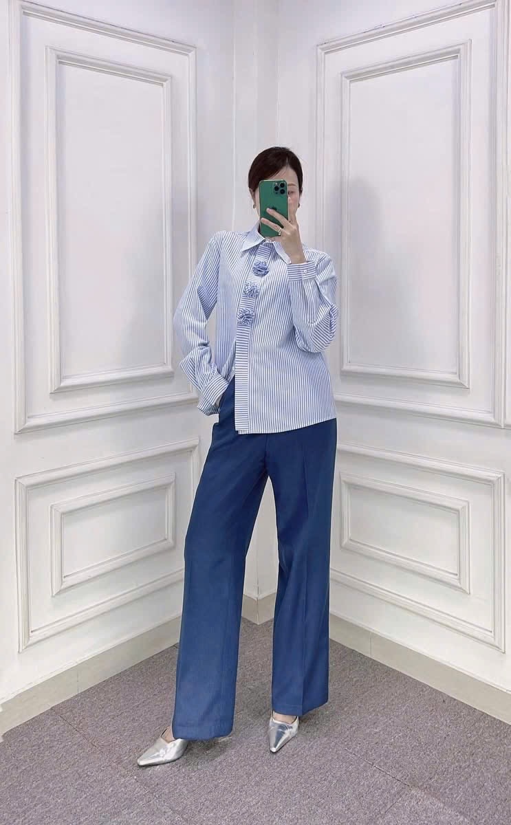 ANU303 - ÁO SƠ MI NỮ XANH SỌC ĐÍNH HOA DÀI TAY
