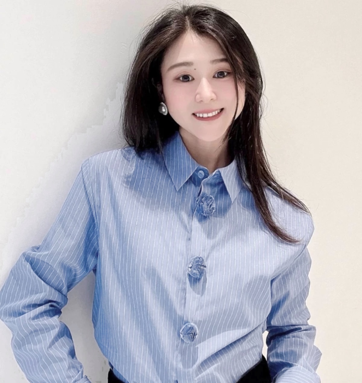 ANU303 - ÁO SƠ MI NỮ XANH SỌC ĐÍNH HOA DÀI TAY