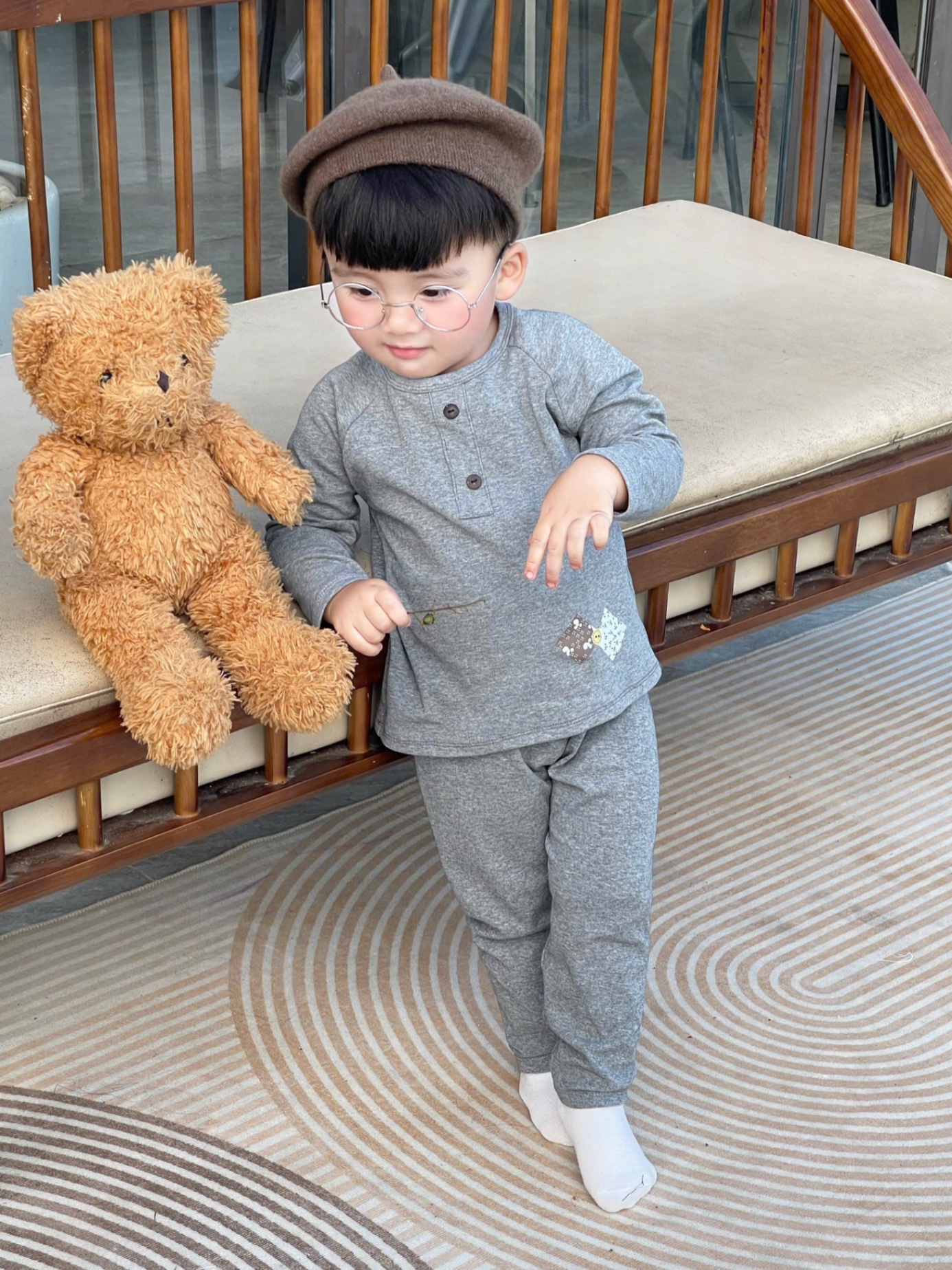 T915 - SET 2 BỘ BÉ TRAI DÀI TAY ZIP xám nâu CỔ CÚC