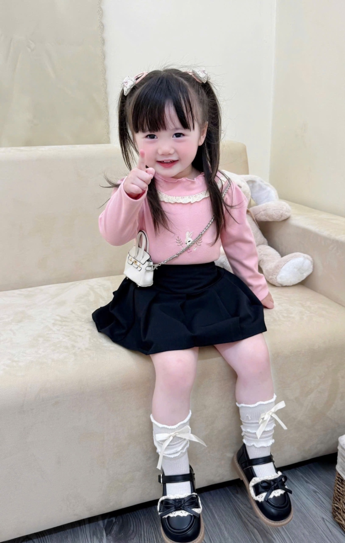 AB785 - SET 2 ÁO BÉ GÁI ZIP LÔNG CỔ BÈO THÊU GẤU hồng be