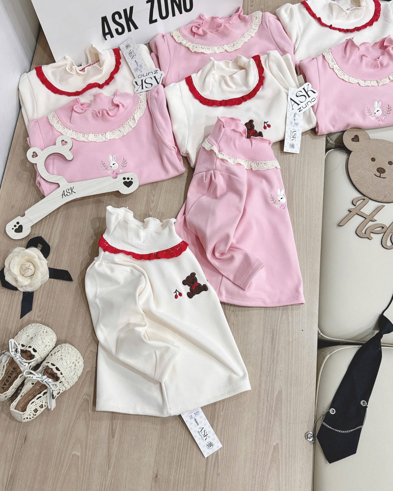 AB785 - SET 2 ÁO BÉ GÁI ZIP LÔNG CỔ BÈO THÊU GẤU hồng be