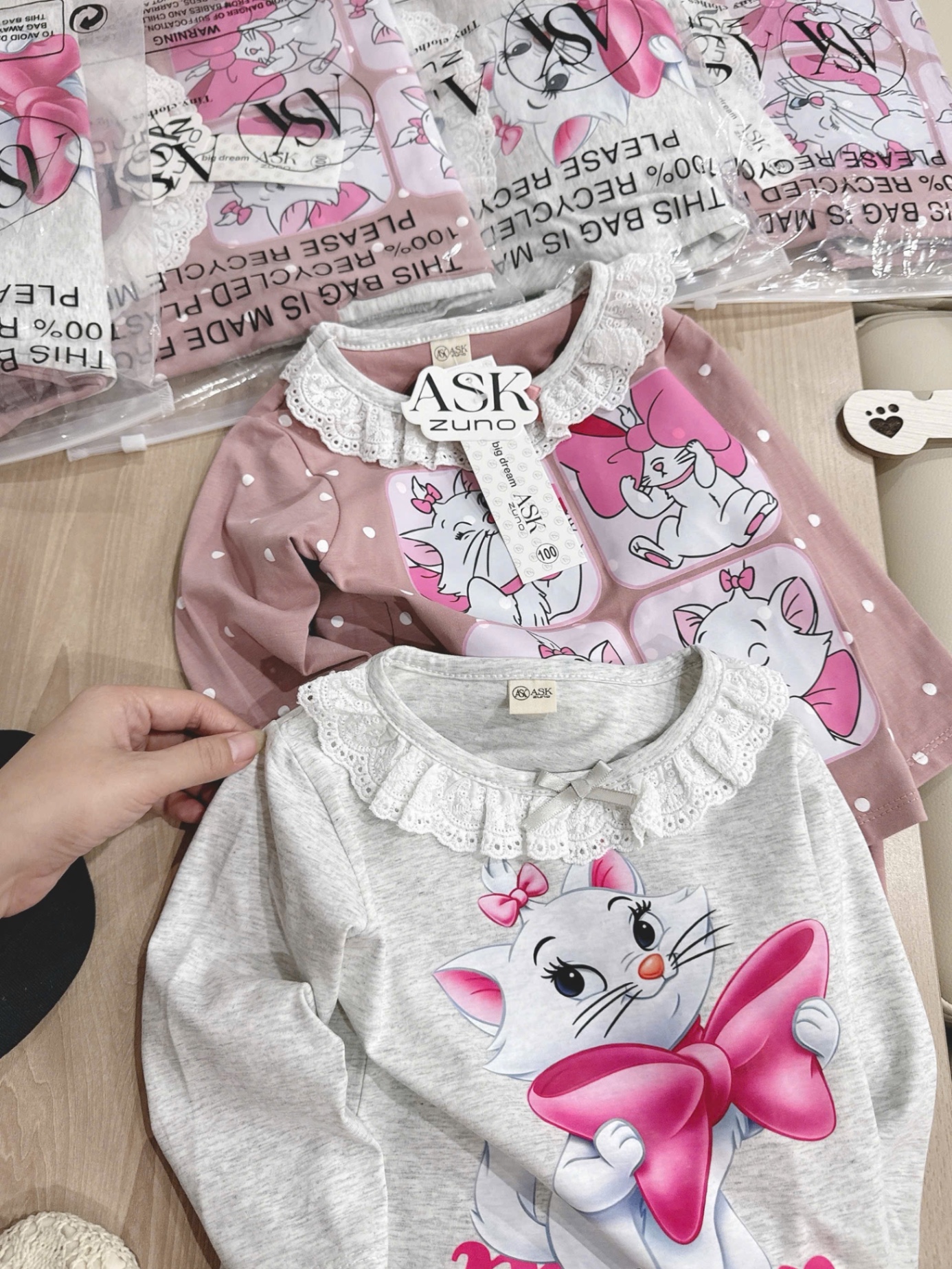 G746 - SET 2 BỘ BÉ GÁI DÀI TAY MÈO MERIE REN QUẦN LOE