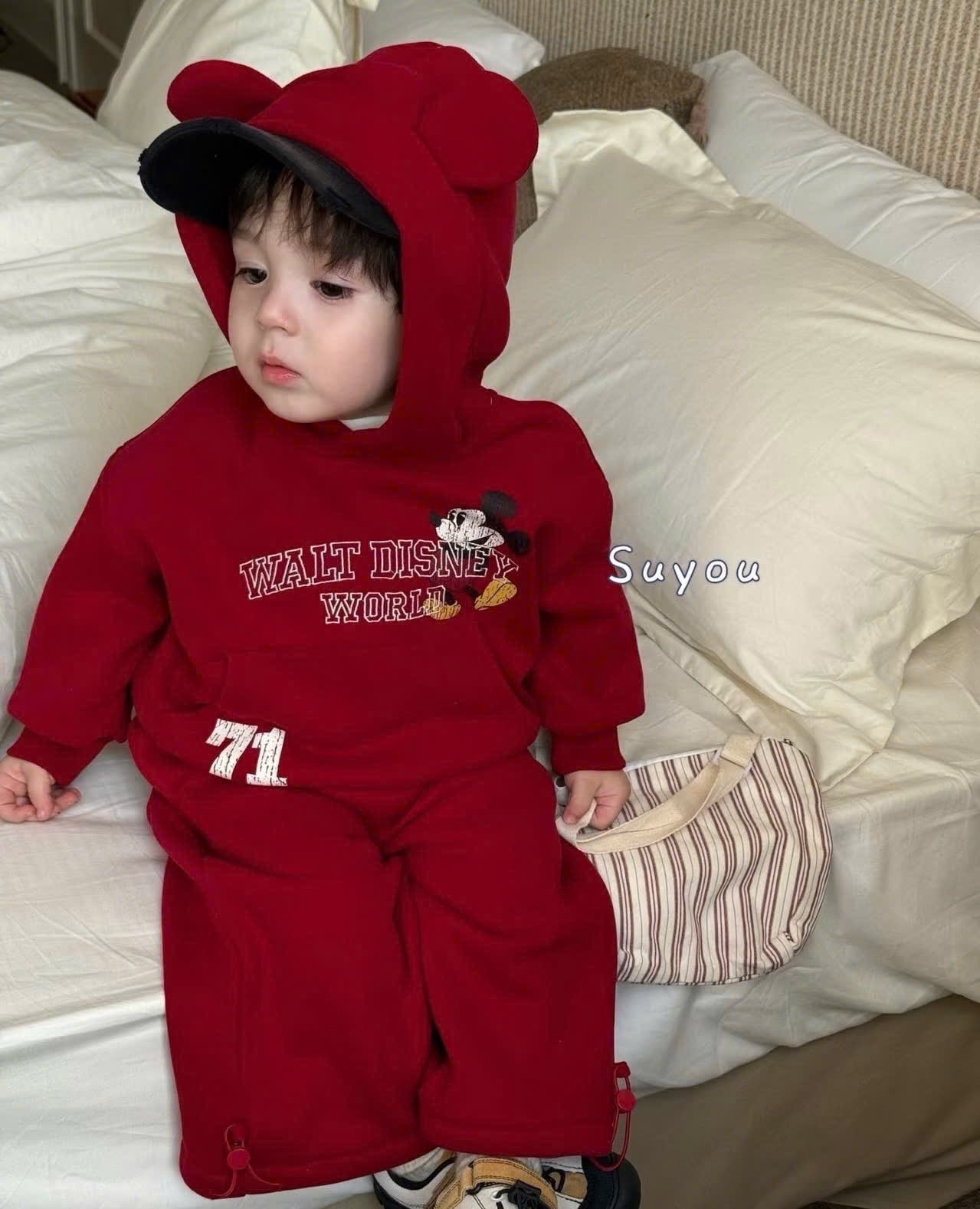 T932 - BỘ NỈ BÉ TRAI HOODIE ĐỎ MŨ MICKEY DISNEY