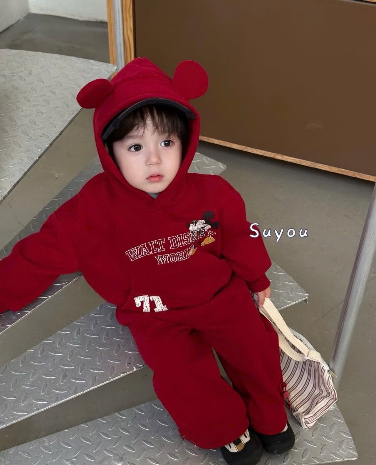 T932 - BỘ NỈ BÉ TRAI HOODIE ĐỎ MŨ MICKEY DISNEY
