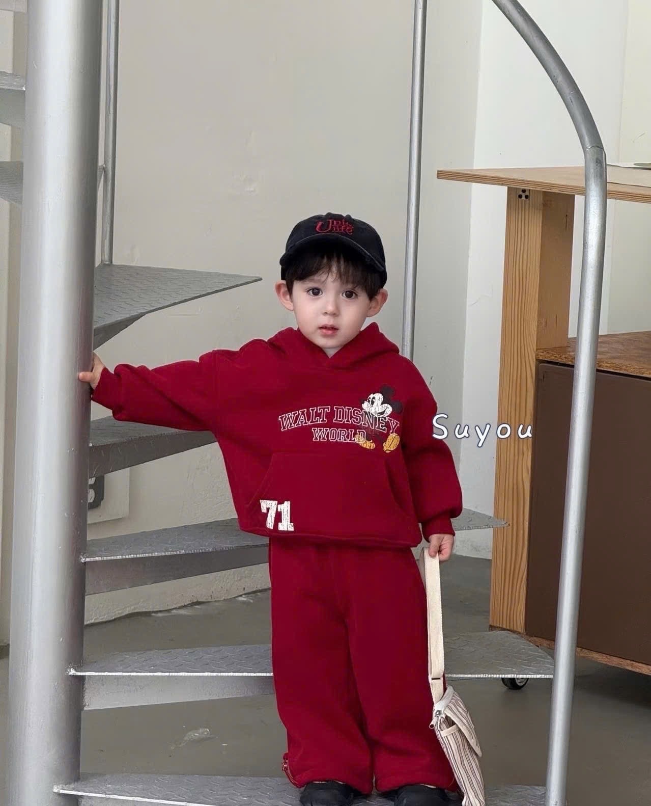 T932 - BỘ NỈ BÉ TRAI HOODIE ĐỎ MŨ MICKEY DISNEY