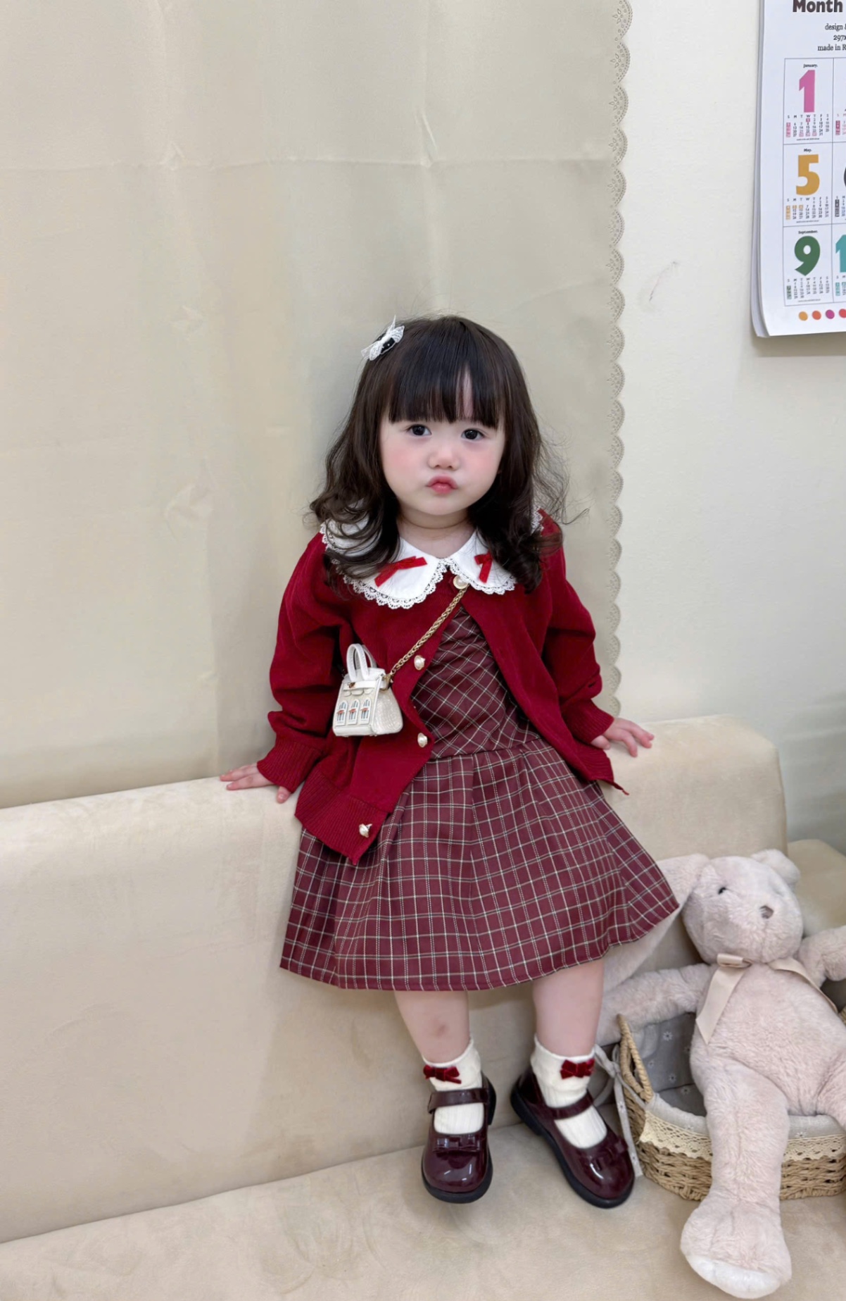 G751 - SET BÉ GÁI VÁY KẺ CARO MIX CARDIGAN ĐỎ NƠ