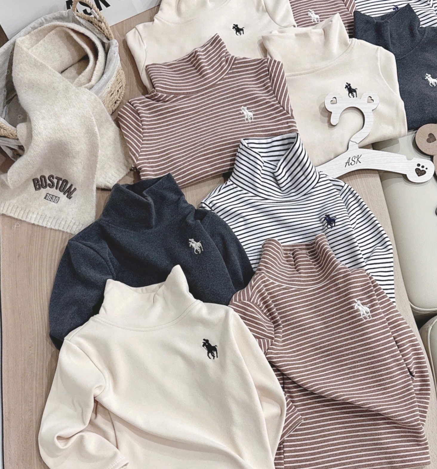 AB793 - SET 4 ÁO BÉ TRAI ZIP LÔNG CỔ LỌ THÊU KỊ SĨ