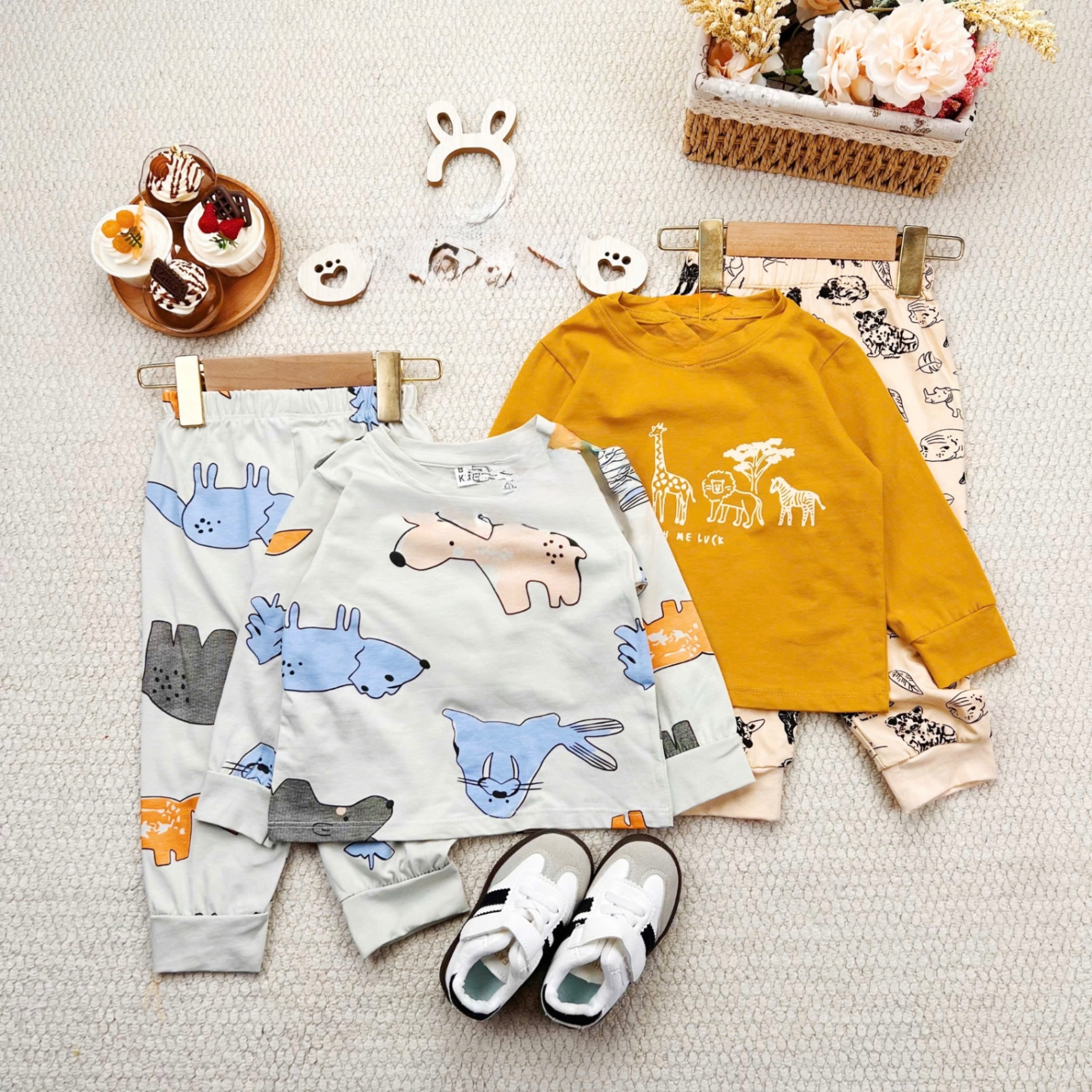 T938 - SET 2 BỘ BÉ TRAI DÀI TAY HÌNH THÚ vàng be