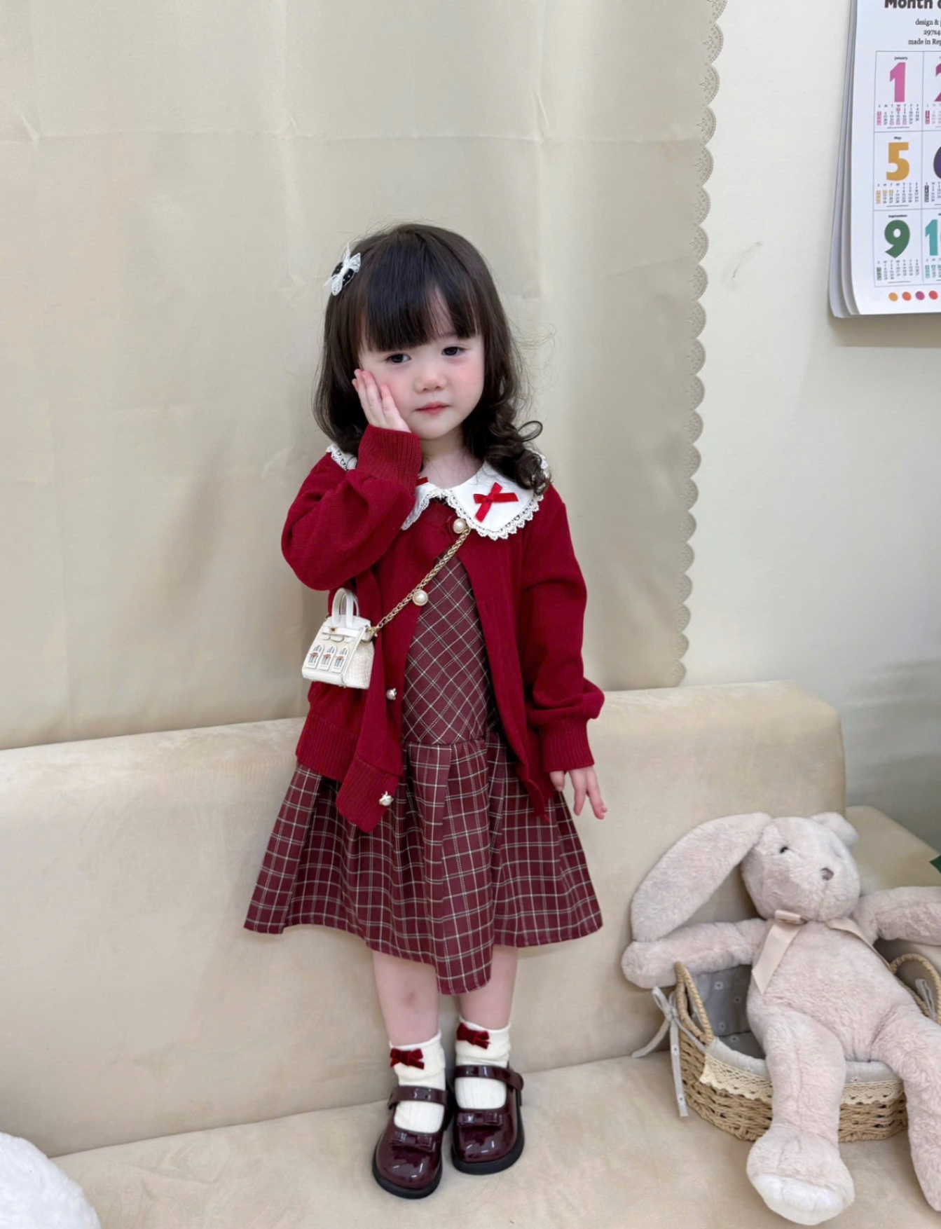 G751 - SET BÉ GÁI VÁY KẺ CARO MIX CARDIGAN ĐỎ NƠ