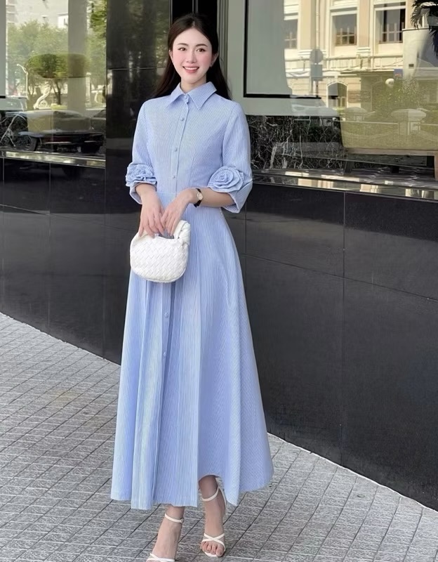 V487 - VÁY SƠ MI XANH SỌC CÚC BỌC TAY ĐÍNH HOA