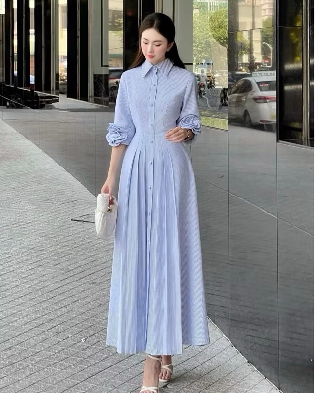 V487 - VÁY SƠ MI XANH SỌC CÚC BỌC TAY ĐÍNH HOA