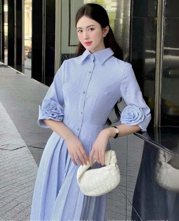 V487 - VÁY SƠ MI XANH SỌC CÚC BỌC TAY ĐÍNH HOA