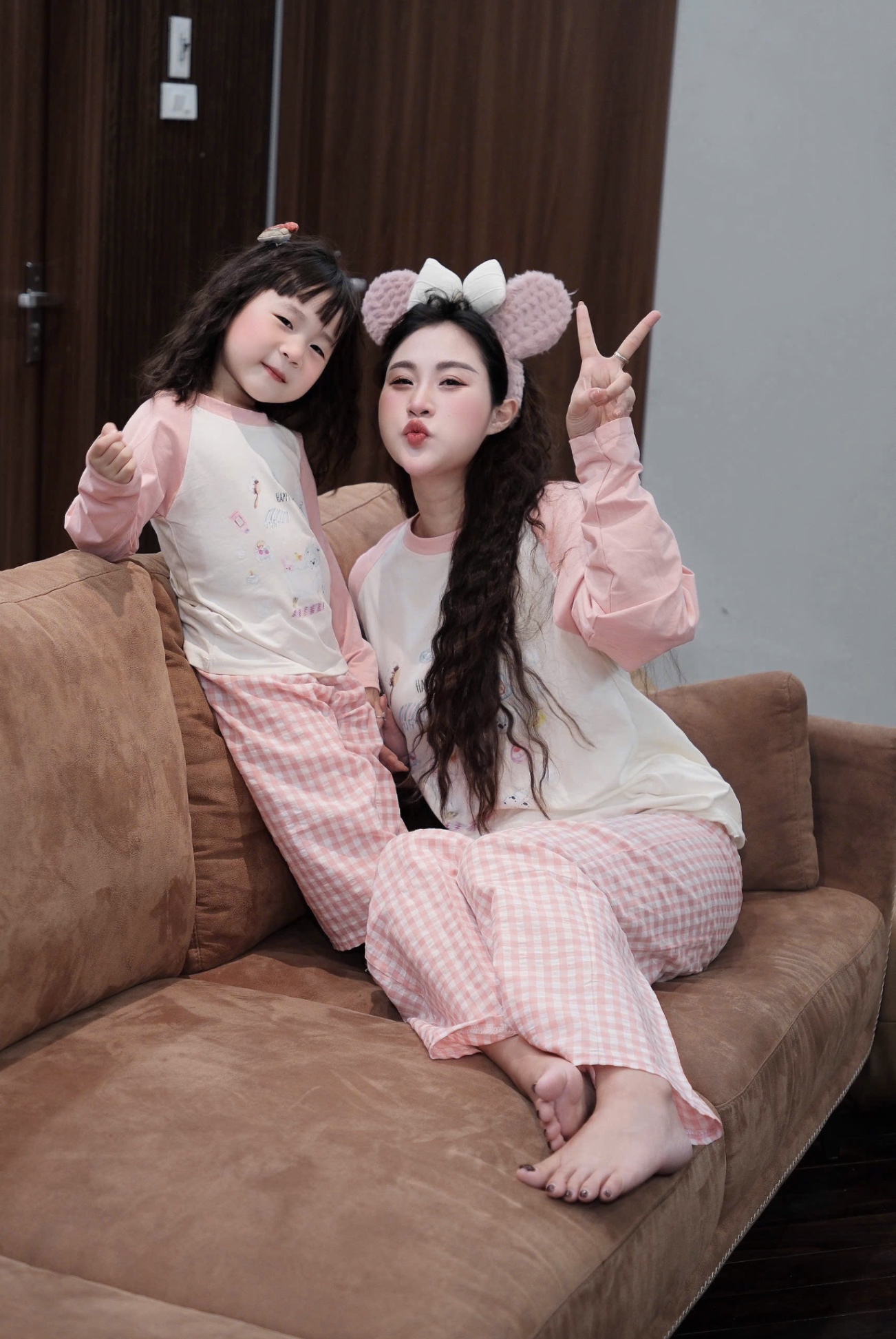 G759 - SET ĐÔI MẸ BÉ ÁO BE TAY HỒNG QUẦN KẺ