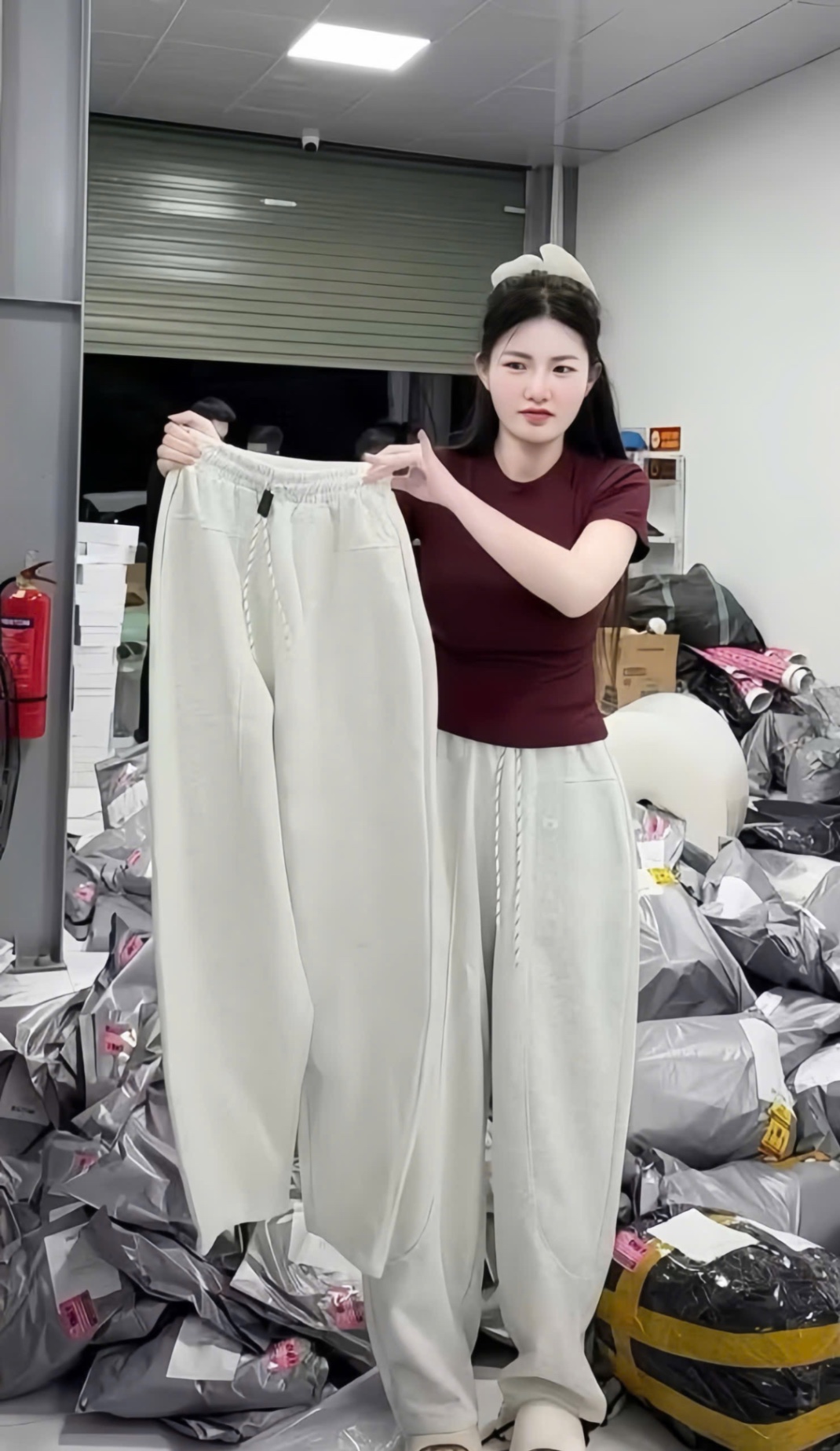 S174 - SET NỮ ÁO ZIP ĐỎ NGỰA CỘC MIX QUẦN HAIDA GHI