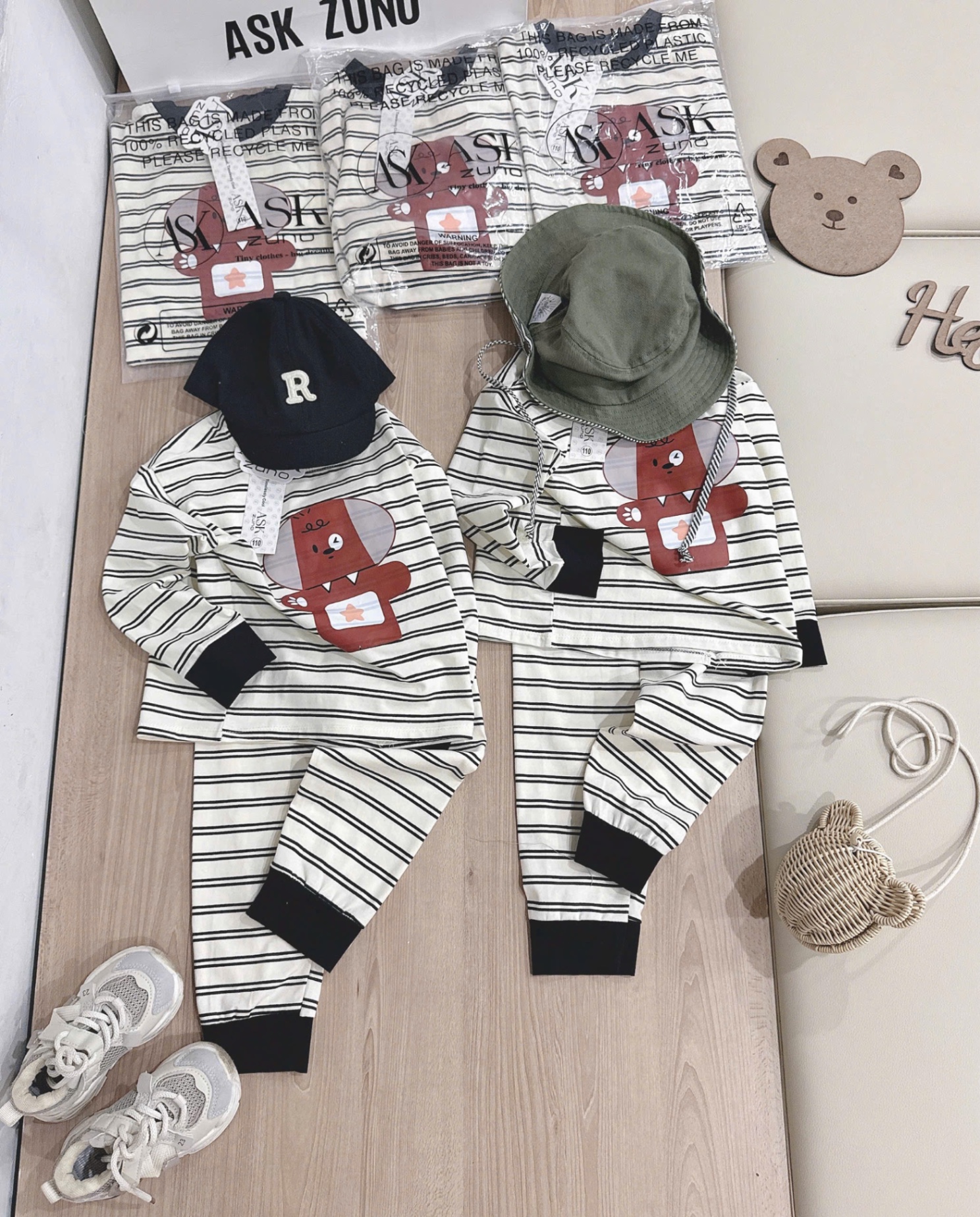 T952 - SET 2 BỘ BÉ TRAI DÀI TAY KẺ NGANG GẤU đen trắng