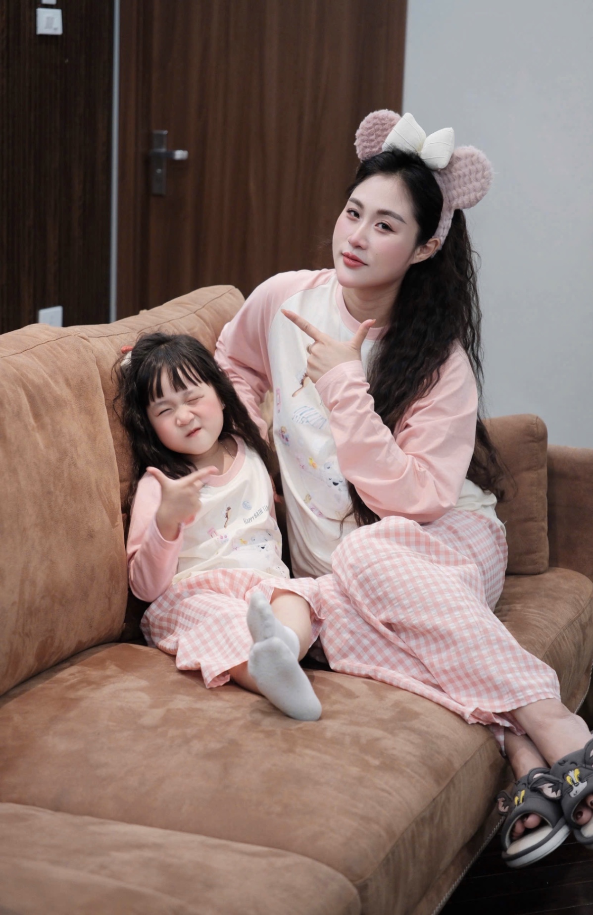 G759 - SET ĐÔI MẸ BÉ ÁO BE TAY HỒNG QUẦN KẺ