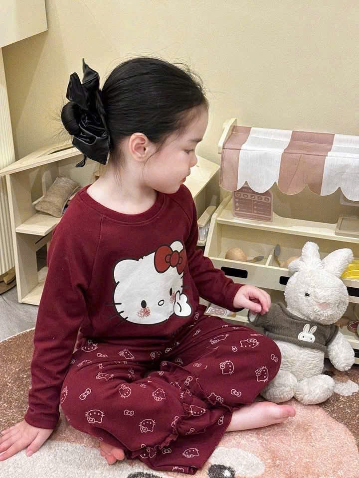 G770 - BỘ BÉ GÁI TĂM THỎ LOVELY KITTY DÀI TAY 4M