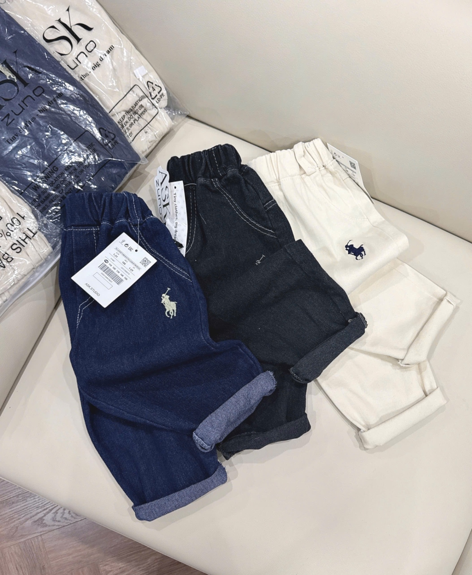 QB341 - QUẦN JEANS BÉ TRAI CẠP CHUN THÊU KỊ SĨ 3M