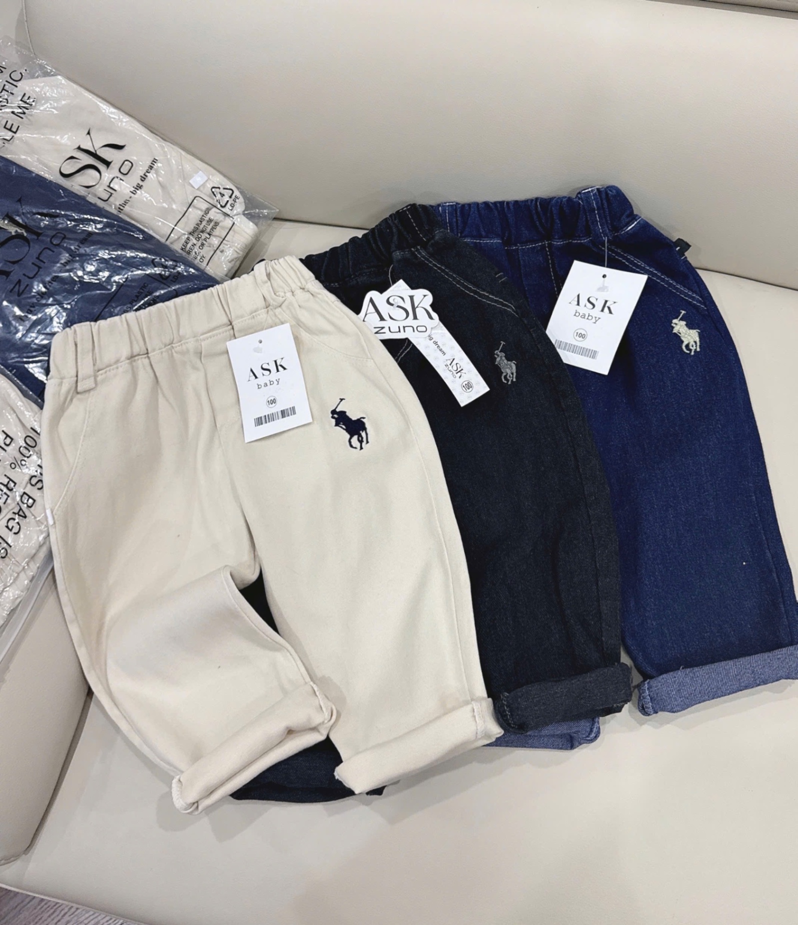 QB341 - QUẦN JEANS BÉ TRAI CẠP CHUN THÊU KỊ SĨ 3M