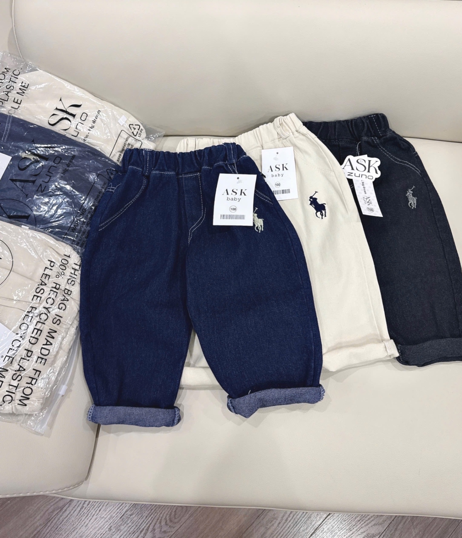 QB341 - QUẦN JEANS BÉ TRAI CẠP CHUN THÊU KỊ SĨ 3M