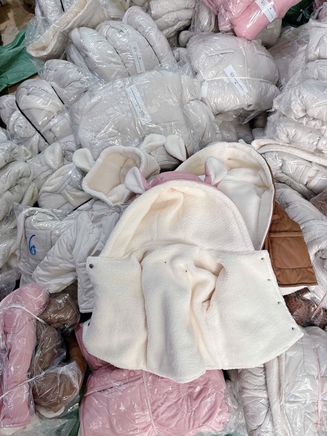 AB817 - ÁO PHAO BÉ TAI THỎ TRẦN BÔNG THÊU emiu