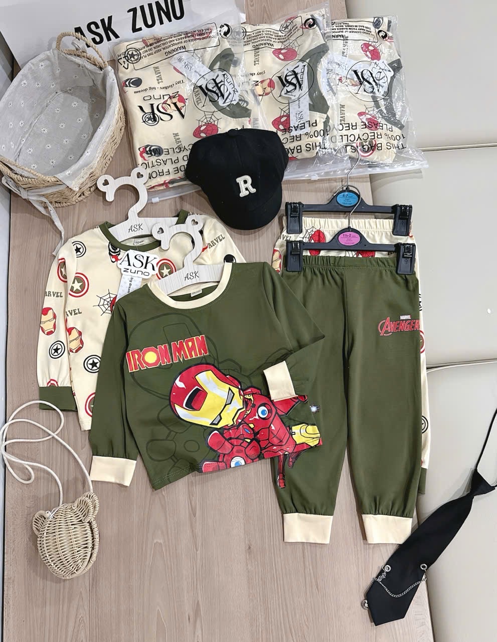 T993 - SET 2 BỘ BÉ TRAI DÀI TAY MARVEL IRON rêu be