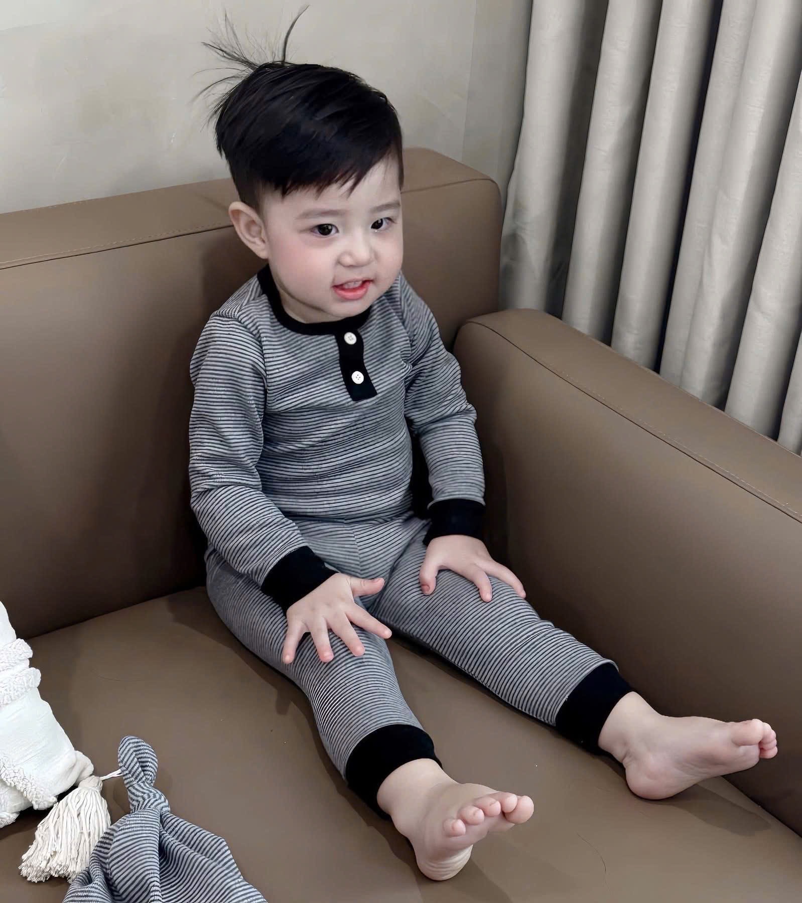 G780 - BỘ BÉ ZIP LÔNG KẺ NGANG CỔ CÚC VIỀN