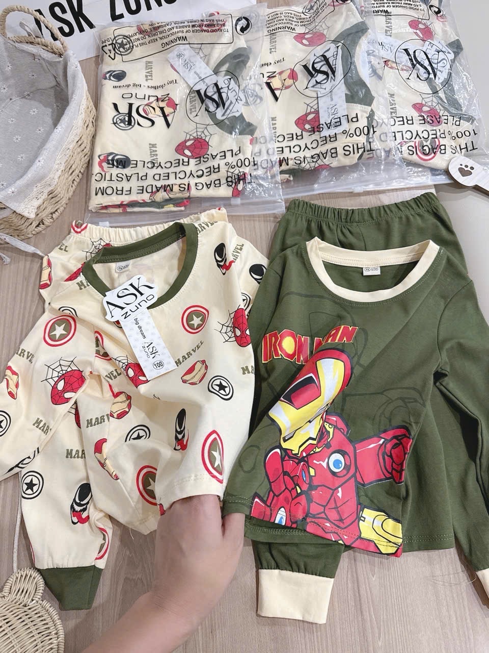 T993 - SET 2 BỘ BÉ TRAI DÀI TAY MARVEL IRON rêu be