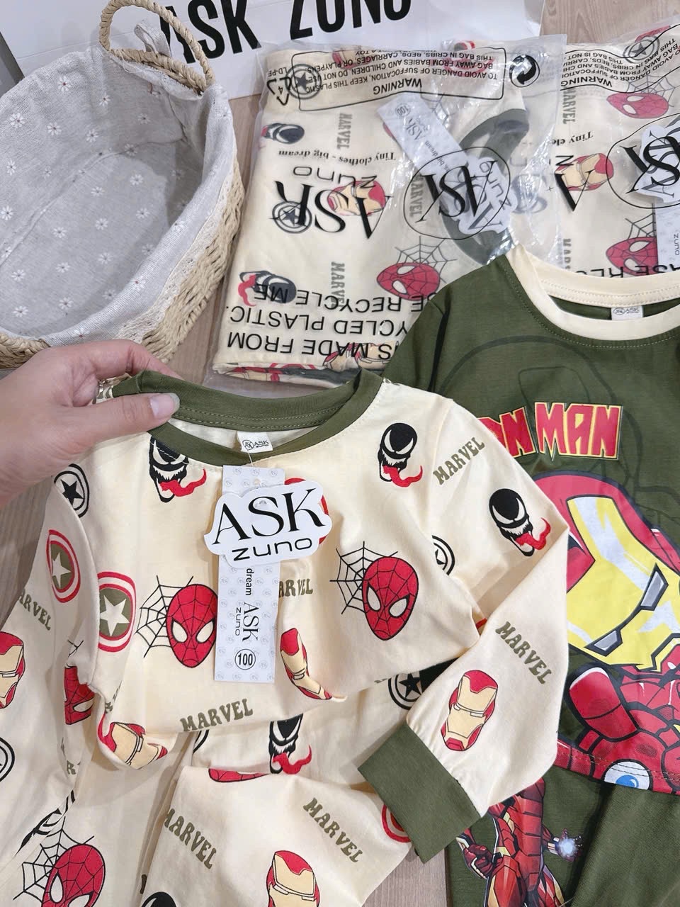 T993 - SET 2 BỘ BÉ TRAI DÀI TAY MARVEL IRON rêu be