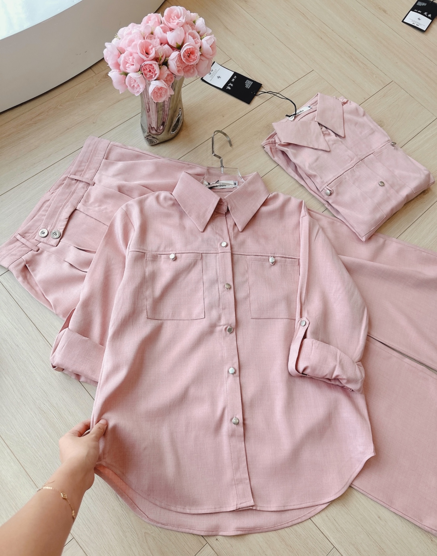S199 - SET NỮ ÁO SƠ MI HỒNG TAY GẤP QUẦN SUÔNG ĐAI CHÉO