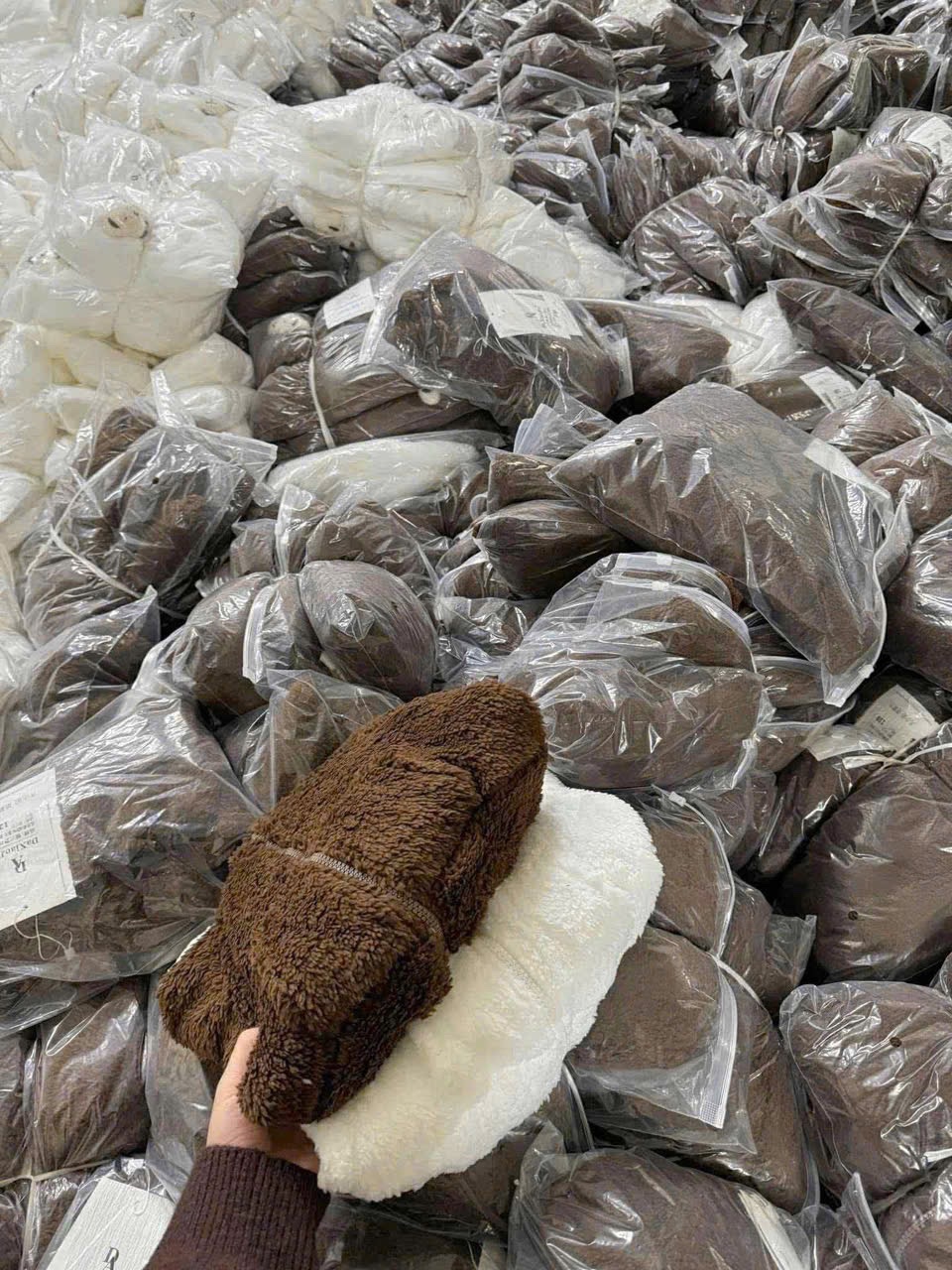 AB822 - ÁO KHOÁC LÔNG BÉ MŨ LIỀN ĐÍNH GẤU