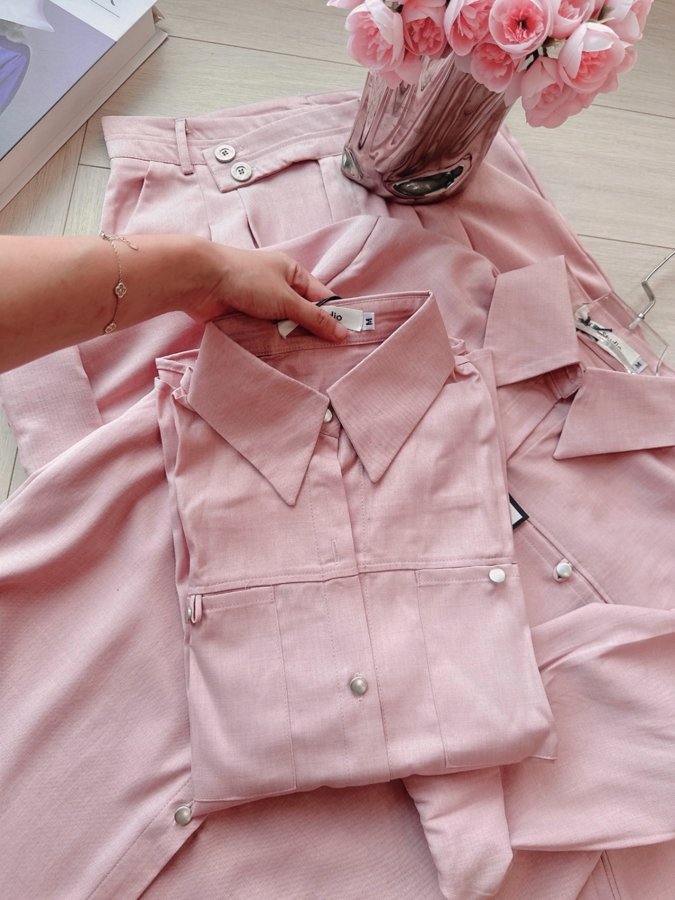 S199 - SET NỮ ÁO SƠ MI HỒNG TAY GẤP QUẦN SUÔNG ĐAI CHÉO