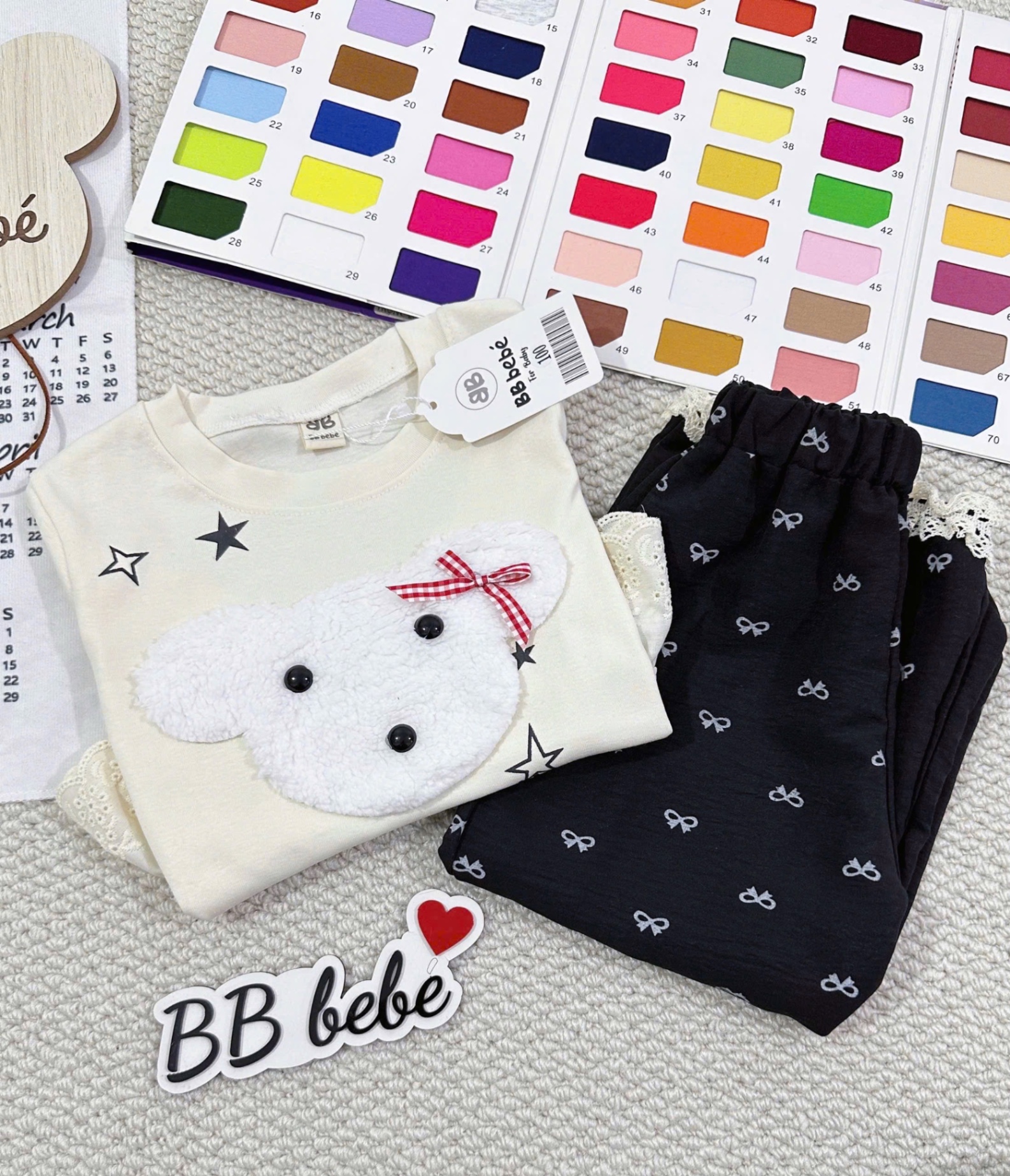 G807 - BỘ BÉ GÁI ÁO BE GẤU NỔI BUNNY QUẦN ĐEN NƠ