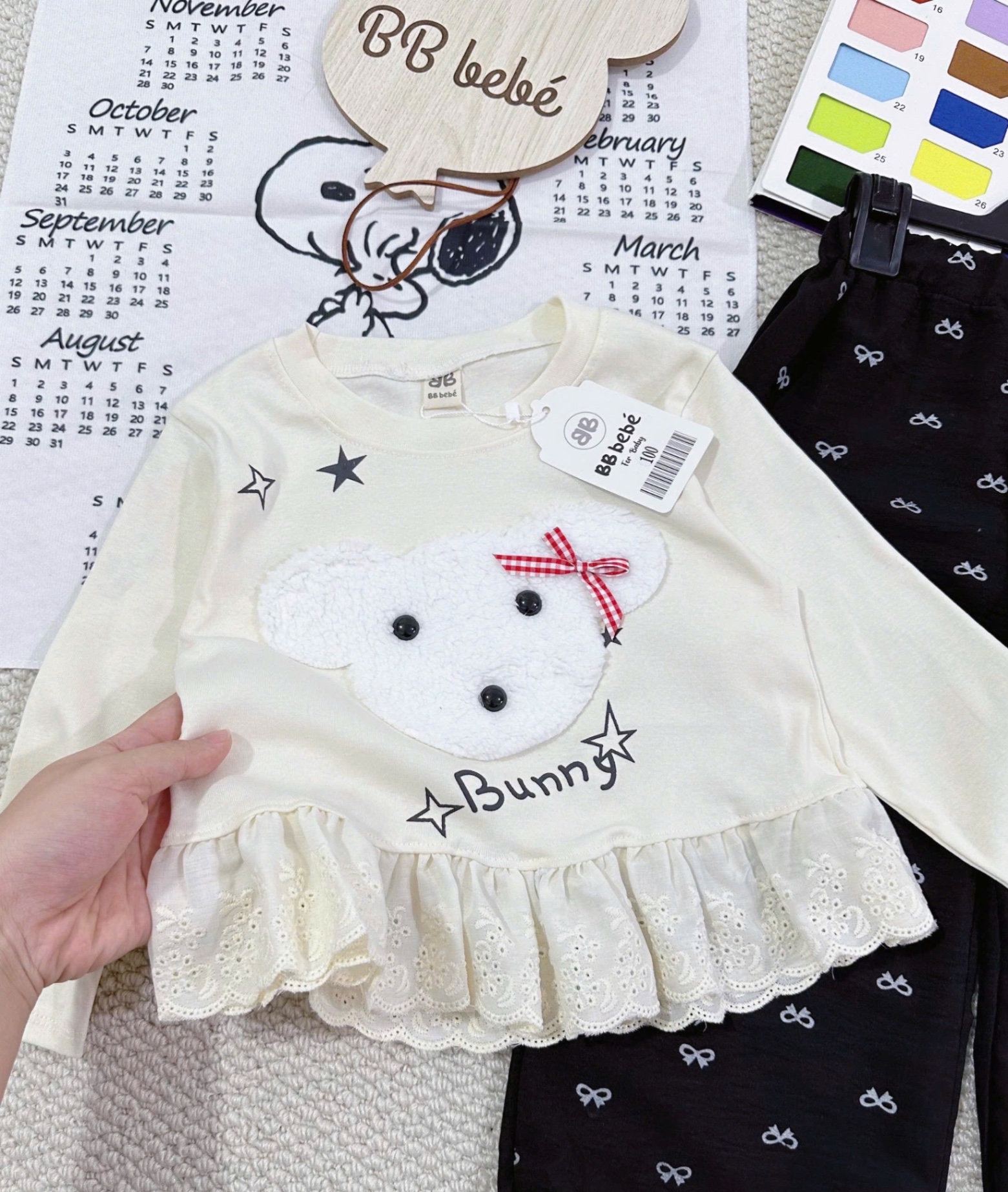 G807 - BỘ BÉ GÁI ÁO BE GẤU NỔI BUNNY QUẦN ĐEN NƠ