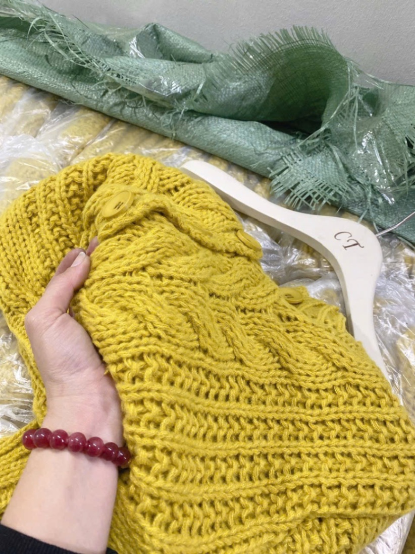 ANU326 - ÁO KHOÁC LEN QC VÀNG VẶN THỪNG