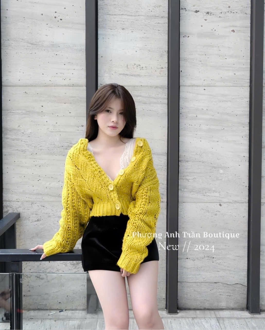 ANU326 - ÁO KHOÁC LEN QC VÀNG VẶN THỪNG