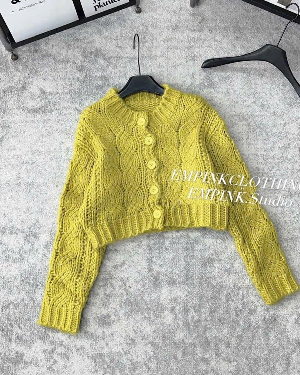ANU326 - ÁO KHOÁC LEN QC VÀNG VẶN THỪNG