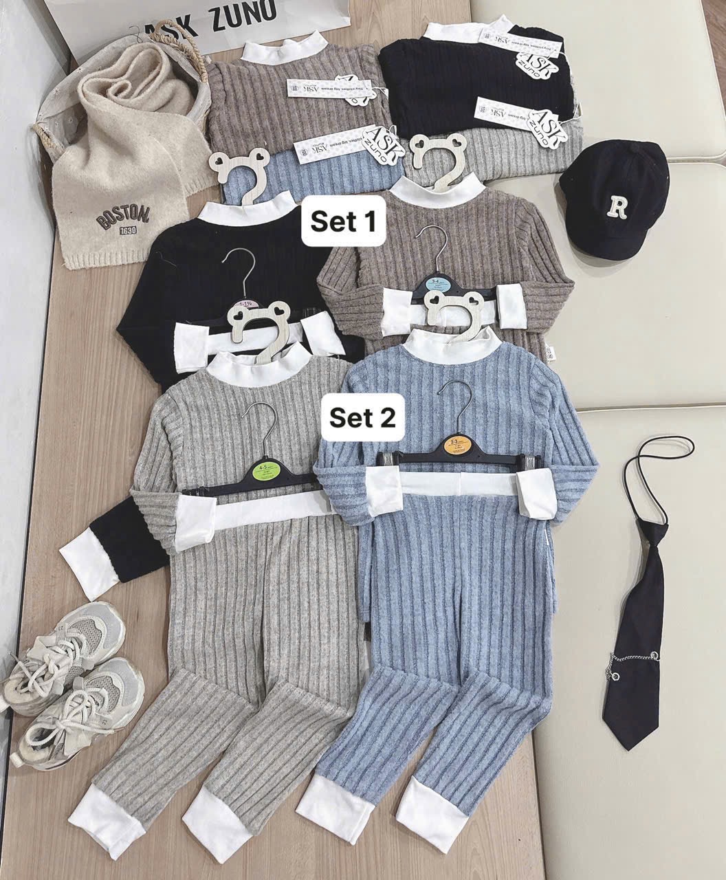 T020 - SET 2 BỘ BÉ TRAI ĐŨA LÔNG CỔ TRẮNG
