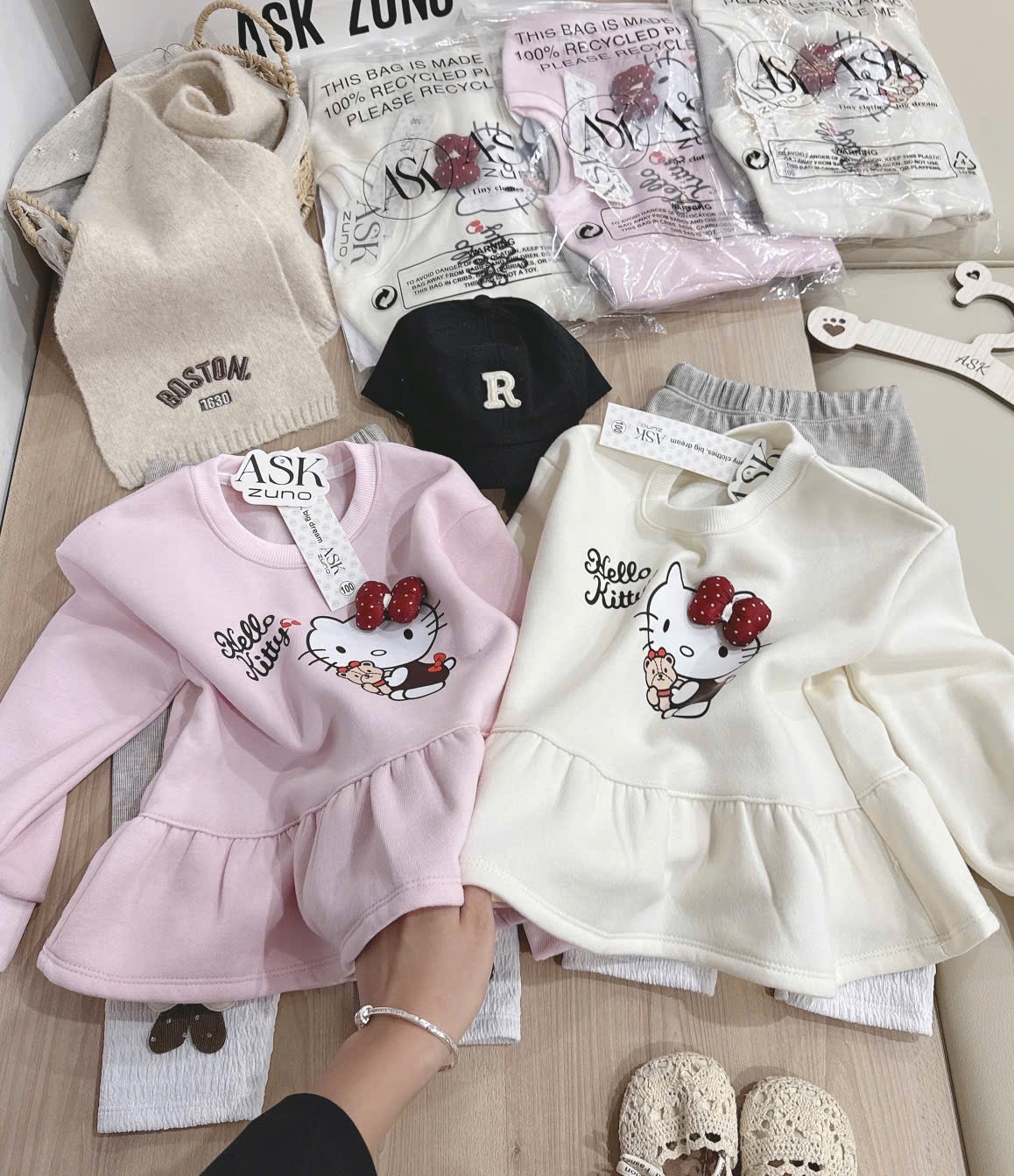 G815 - BỘ NỈ BÉ GÁI HELLO KITTY QUẦN LEGGING NƠ NỔI