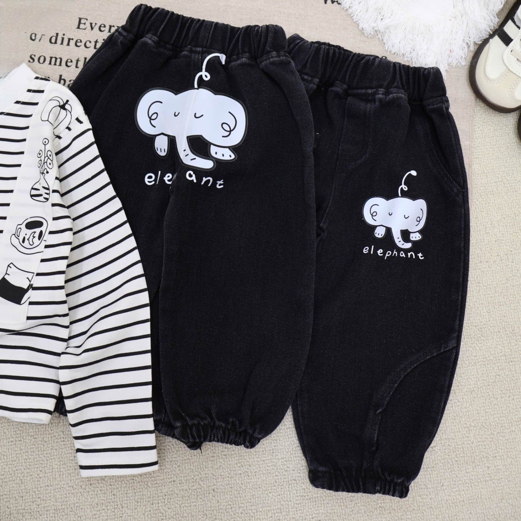 T018 - BỘ BÉ TRAI KẺ NGANG ĐEN TRẮNG QUẦN BÒ