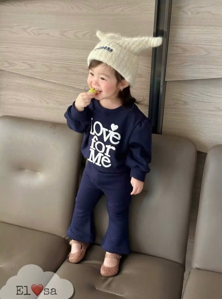 G823 - BỘ NỈ BÉ GÁI Love for me QUẦN LOE