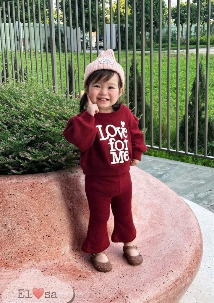 G823 - BỘ NỈ BÉ GÁI Love for me QUẦN LOE