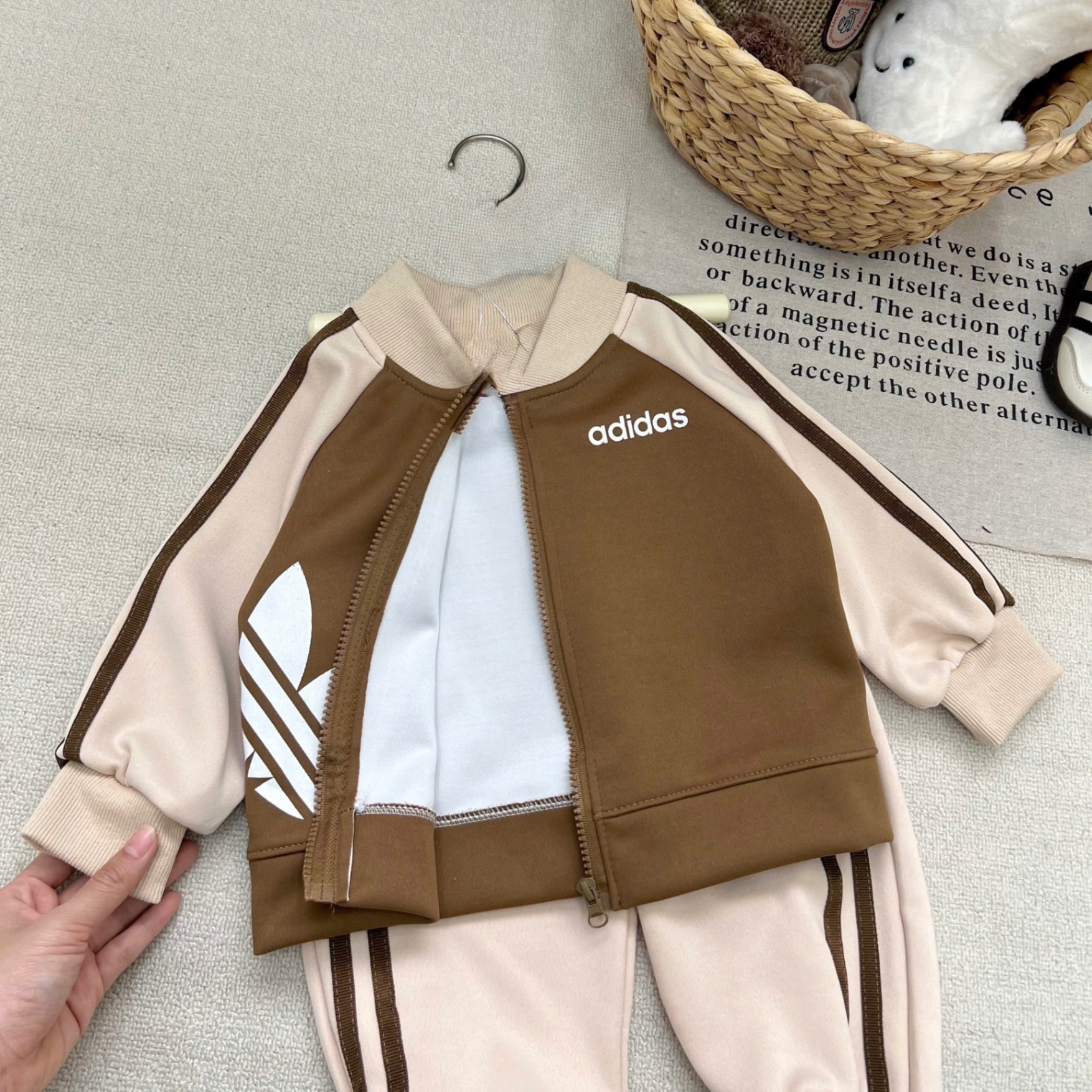 T028 - BỘ NỈ BÉ TRAI KHOÁ DAS NÂU PHỐI BE