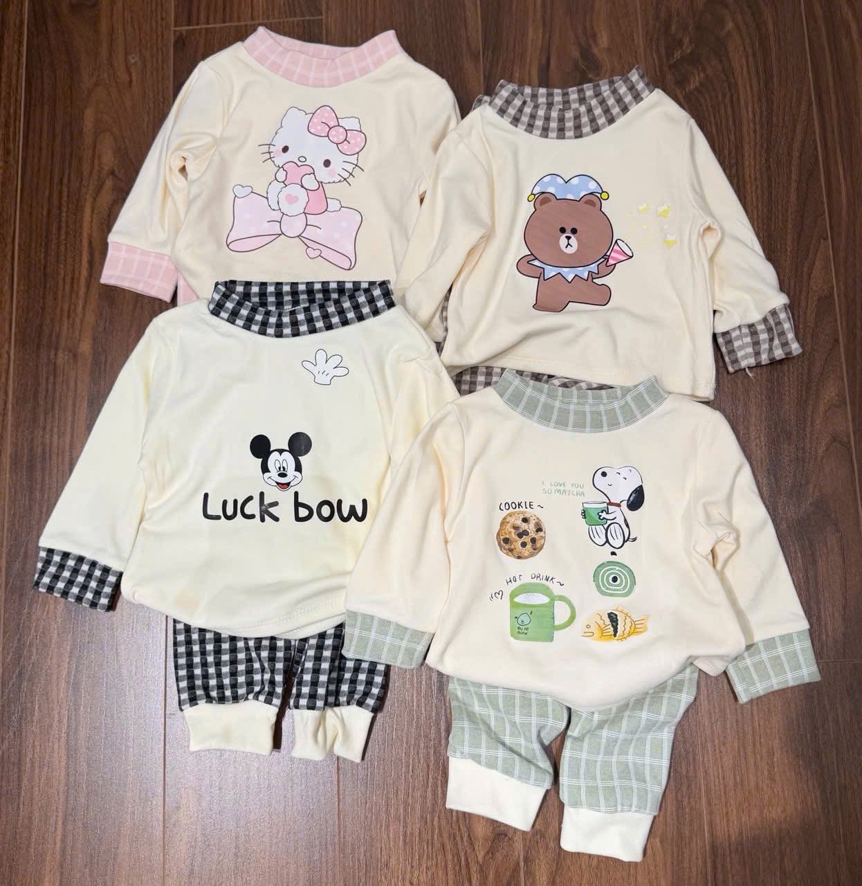 T026 - BỘ BÉ ZIP LÔNG HOẠT HÌNH PHỔI CỔ QUẦN KẺ