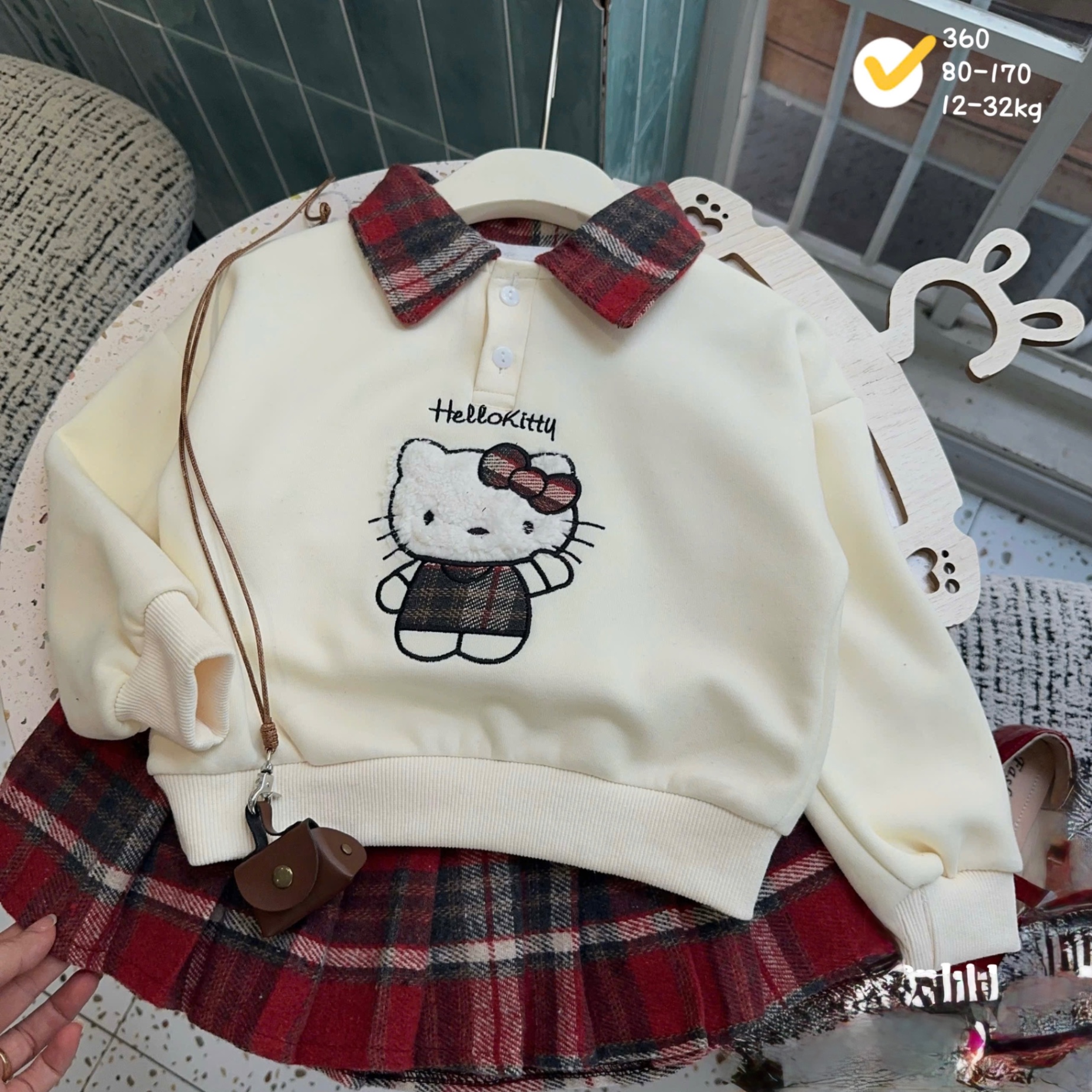 G829 - SET BÉ GÁI ÁO NỈ CỔ KẺ THÊU KITTY CVAY DẠ